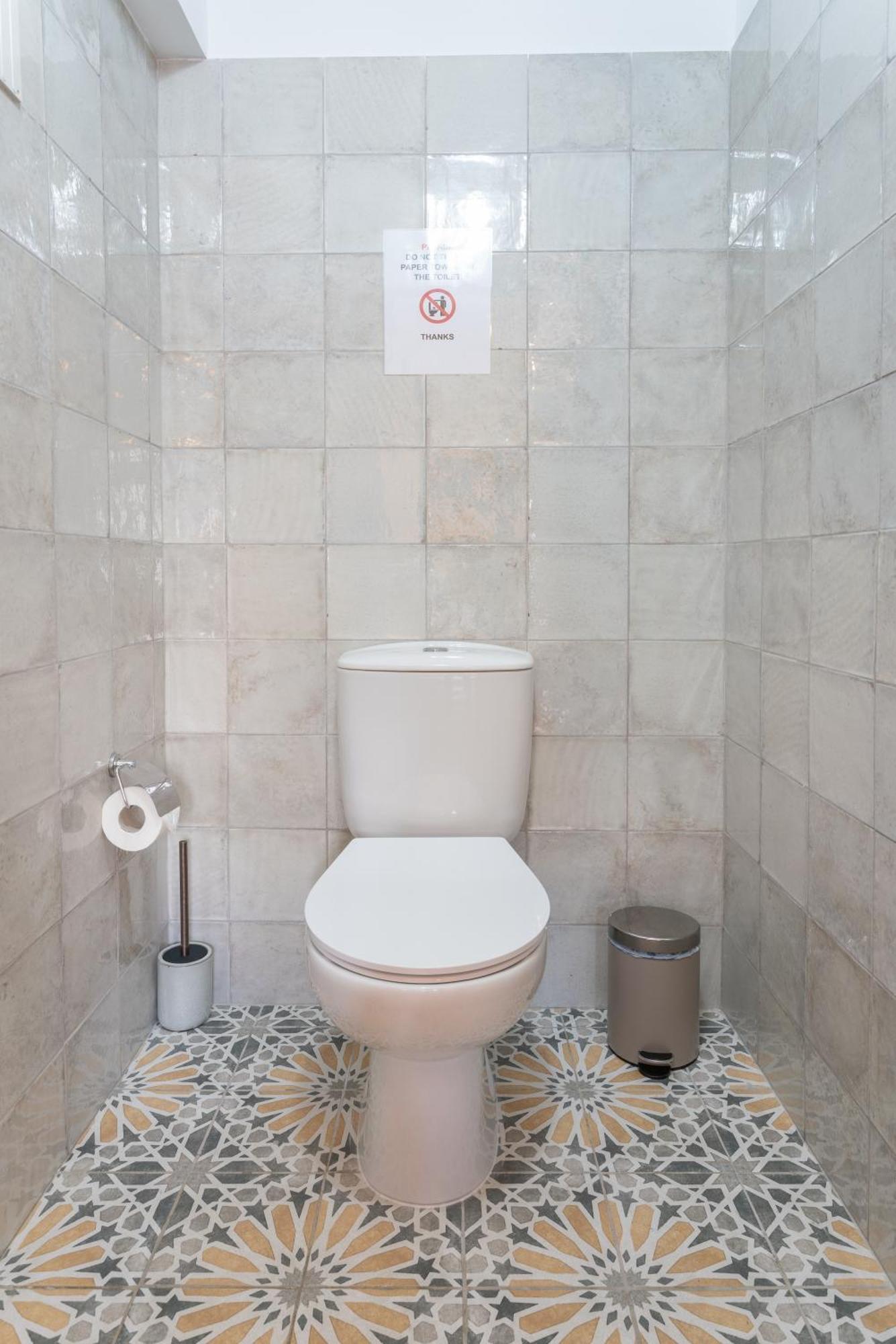 Al - Local Bicuar Guest house 3*